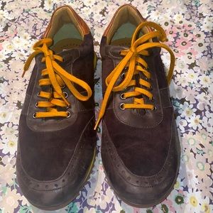 Size 9.5 Men Johnston & Murphy brown sneaker/shoe